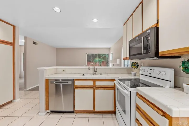 6735 Xana Way, Carlsbad, California 92009