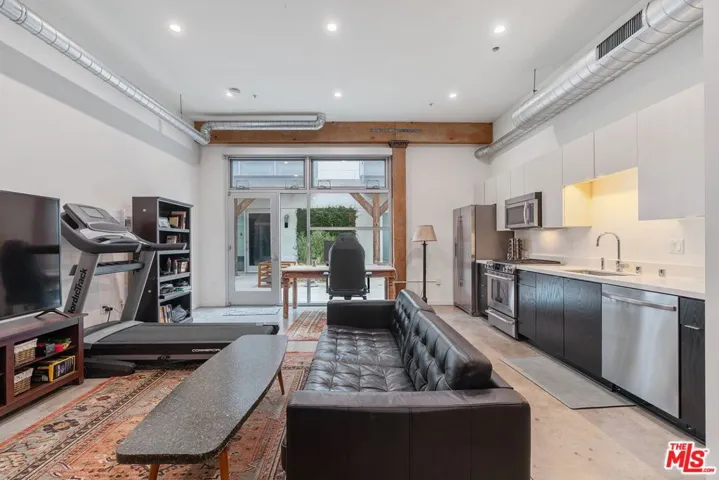 527 Molino Street 125, Los Angeles, California 90013