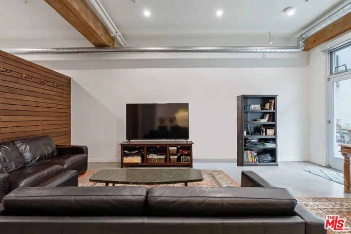 527 Molino Street 125, Los Angeles, California 90013