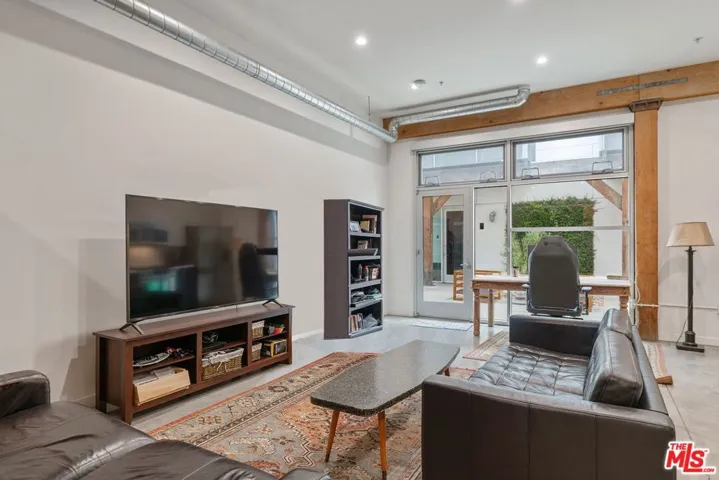527 Molino Street 125, Los Angeles, California 90013