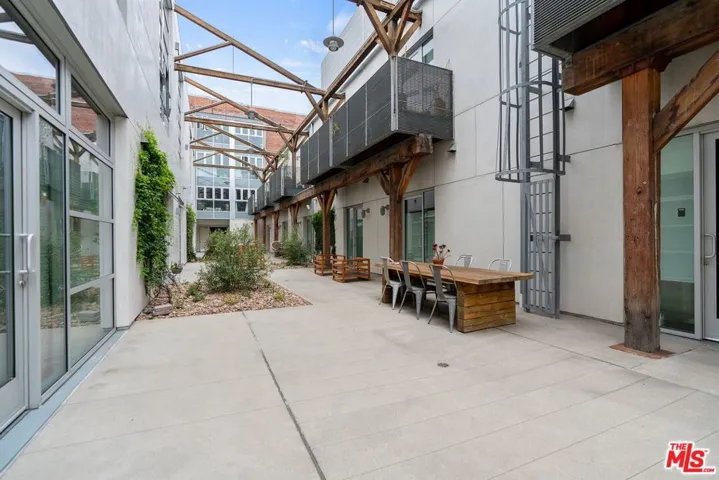 527 Molino Street 125, Los Angeles, California 90013