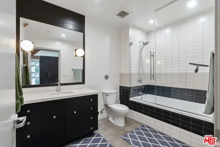 527 Molino Street 125, Los Angeles, California 90013