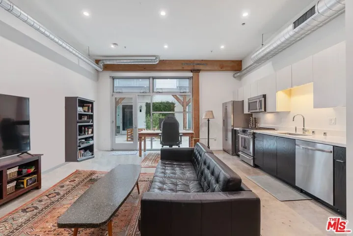 527 Molino Street 125, Los Angeles, California 90013