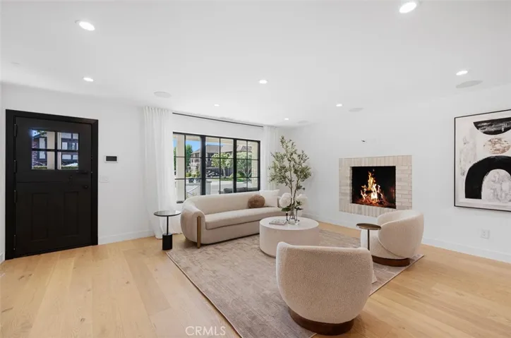 418 E 16th Street, Costa Mesa, California 92627
