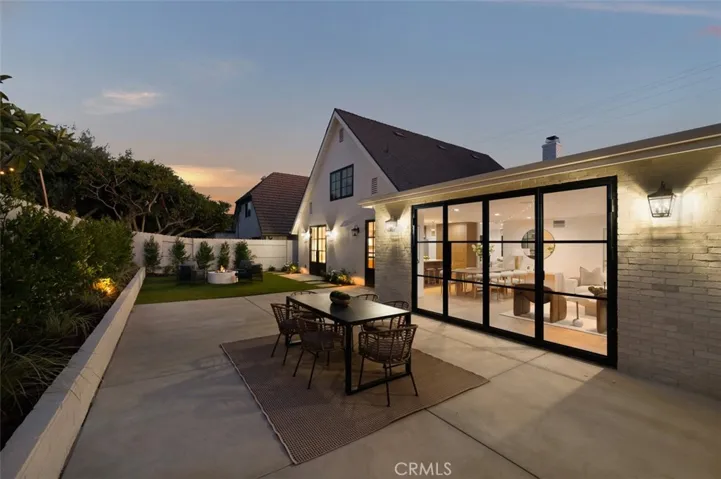 418 E 16th Street, Costa Mesa, California 92627