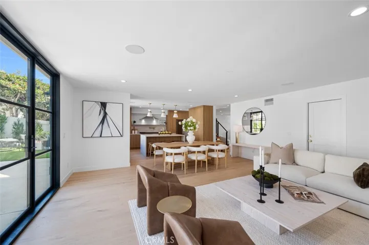 418 E 16th Street, Costa Mesa, California 92627