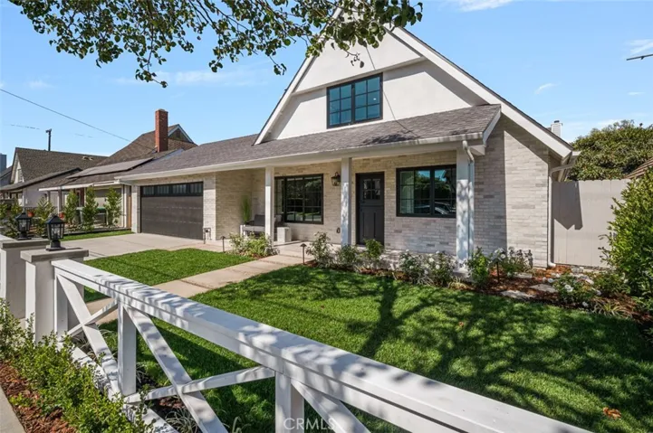 418 E 16th Street, Costa Mesa, California 92627