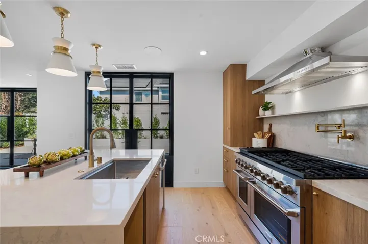 418 E 16th Street, Costa Mesa, California 92627