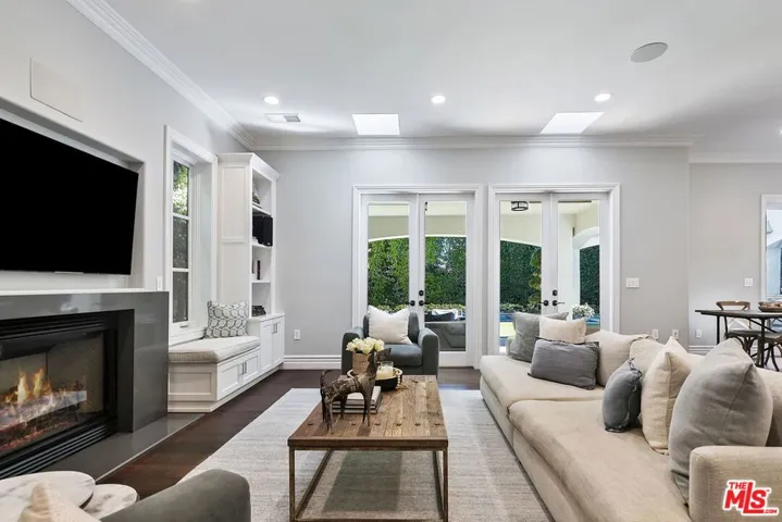 1942 Westholme Avenue, Los Angeles, California 90025