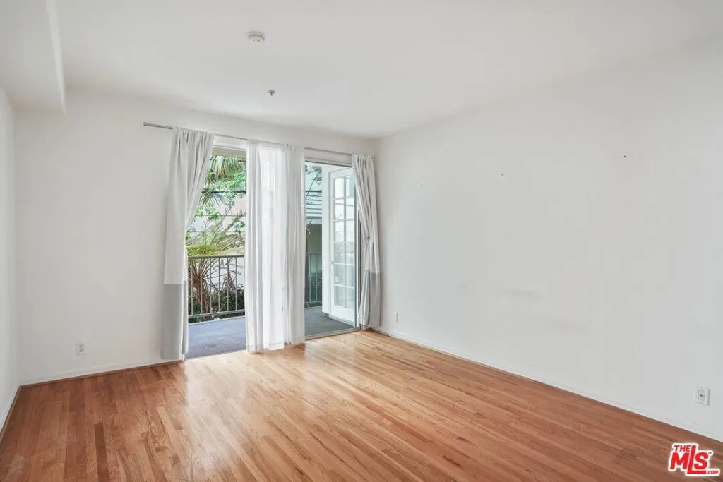 117 N Gale Drive 202, Beverly Hills, California 90211 home-pic-25