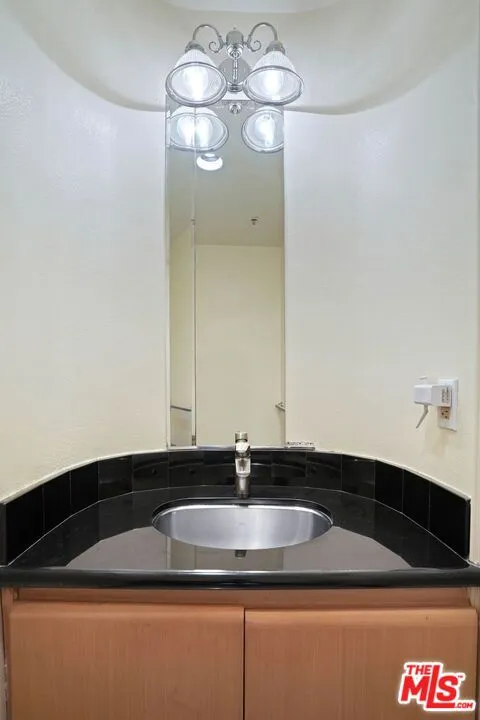 117 N Gale Drive 202, Beverly Hills, California 90211 home-pic-30