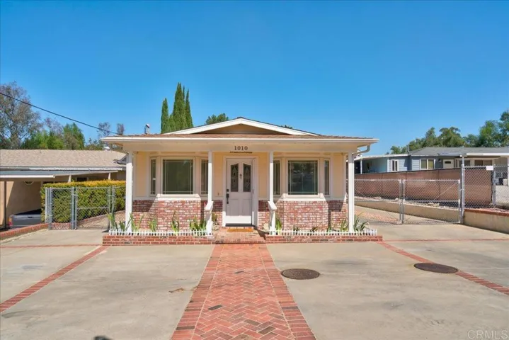 1010 7th Street, Ramona, California 92065