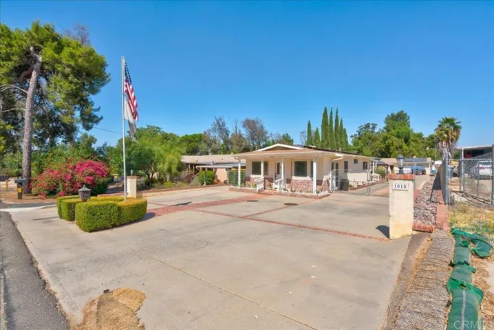 1010 7th Street, Ramona, California 92065