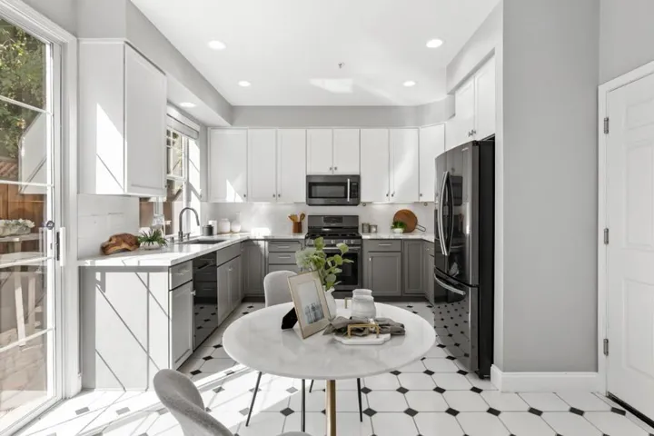73 Chester Circle, Los Altos, California 94022