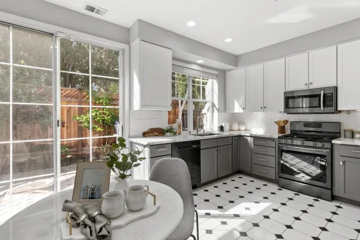 73 Chester Circle, Los Altos, California 94022