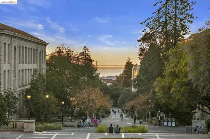 9 Clipper, Oakland, California 94618