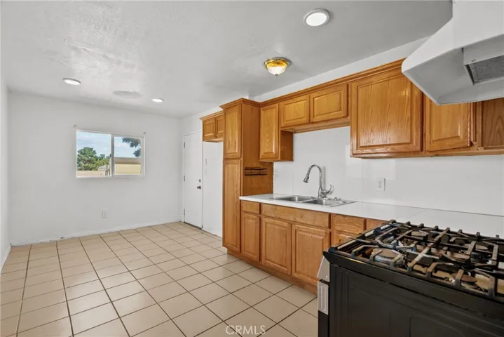 40610 12th Street W, Palmdale, California 93551