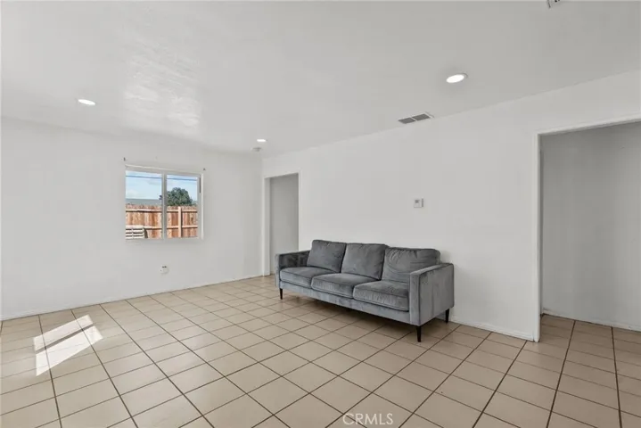 40610 12th Street W, Palmdale, California 93551