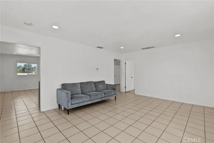40610 12th Street W, Palmdale, California 93551
