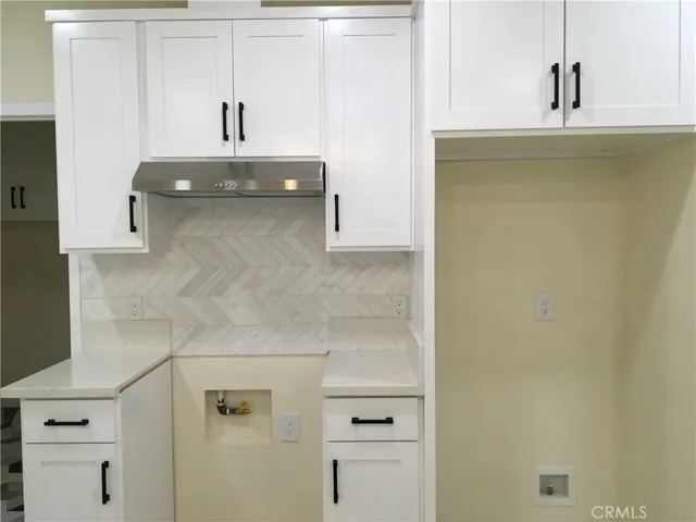 Fits a 30” wide oven, 5’10”x37” fridge.