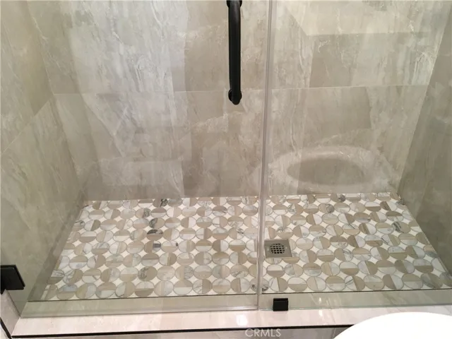 Glass shower door enclosure
