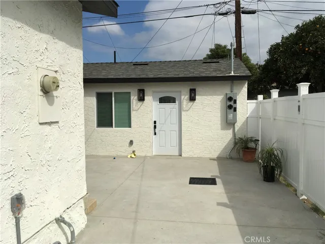 A view of the one bedroom rear house.
