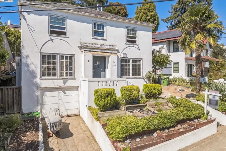 1068 Underhills Rd, Oakland, California 94610