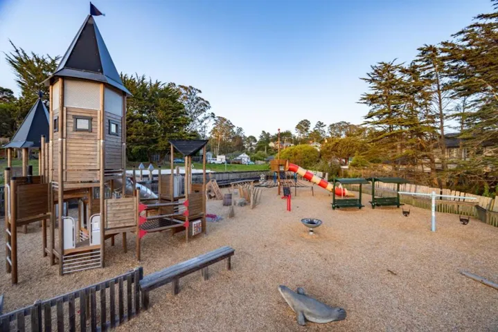 600 California Avenue, Moss Beach, California 94038