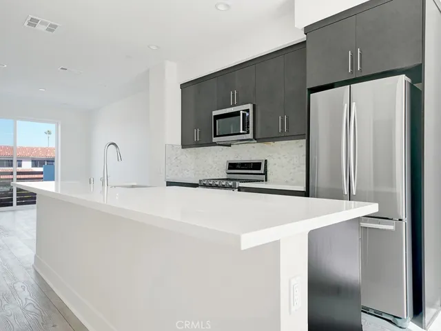 683 W 17th Street, Costa Mesa, California 92627