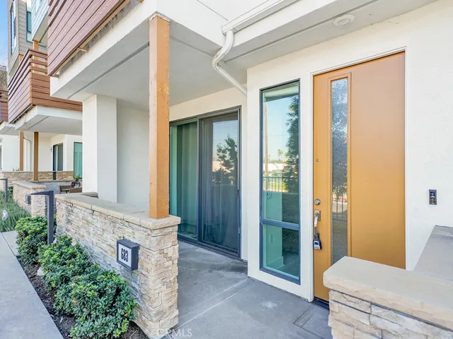683 W 17th Street, Costa Mesa, California 92627