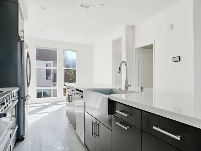 683 W 17th Street, Costa Mesa, California 92627