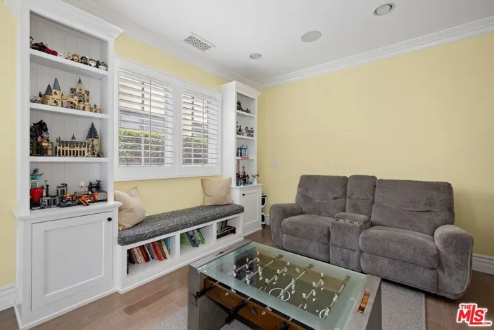 10584 Cushdon Avenue, Los Angeles, California 90064