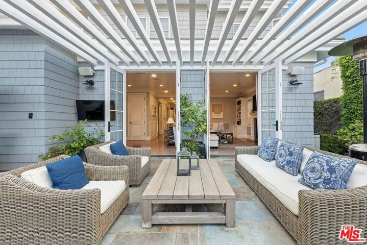 10584 Cushdon Avenue, Los Angeles, California 90064