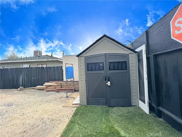 15962 M Street A, Mojave, California 93501