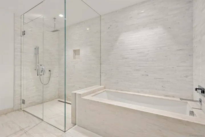 888 W E 1802, San Diego, California 92101