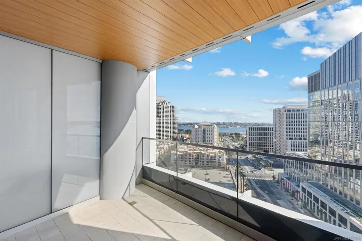 888 W E 1802, San Diego, California 92101