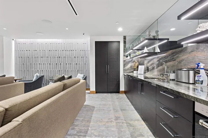 888 W E 1802, San Diego, California 92101