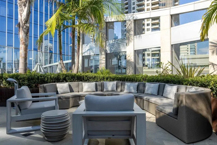 888 W E 1802, San Diego, California 92101