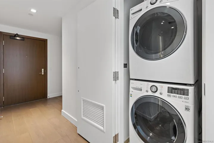 888 W E 1802, San Diego, California 92101