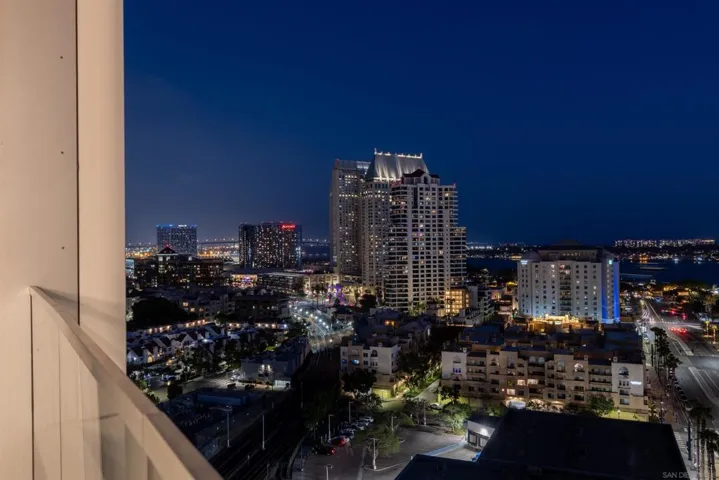 888 W E 1802, San Diego, California 92101