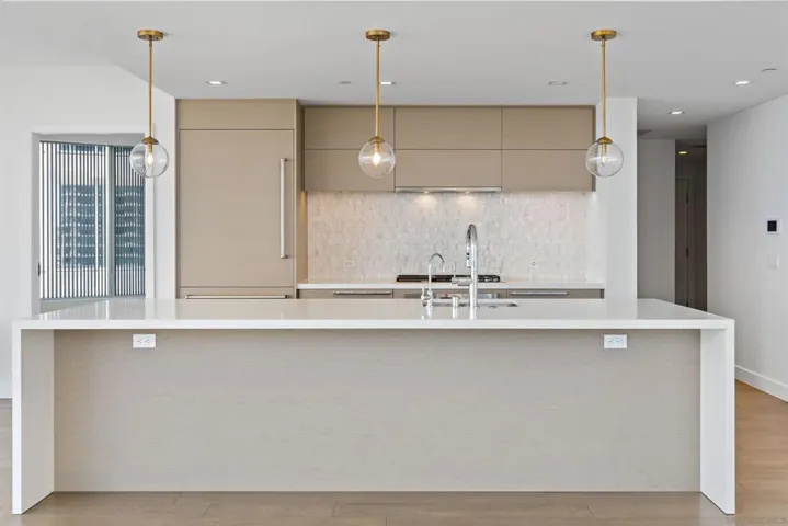 888 W E 1802, San Diego, California 92101