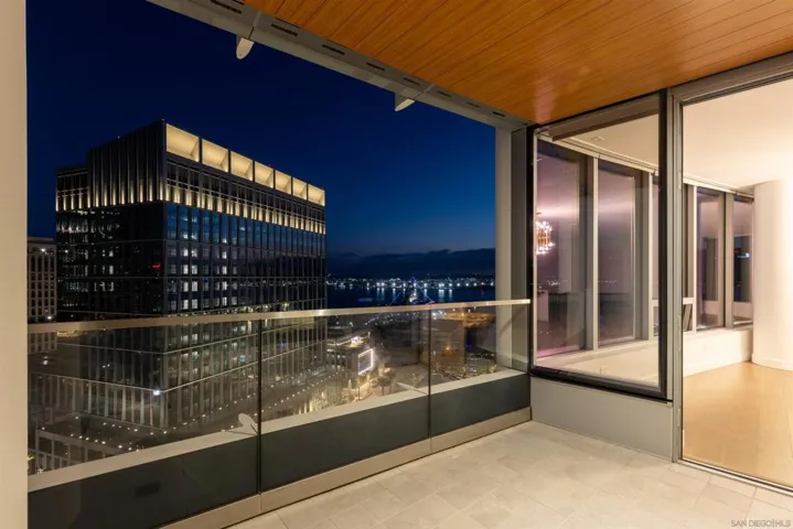 888 W E 1802, San Diego, California 92101