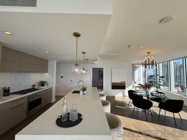 888 W E 1802, San Diego, California 92101