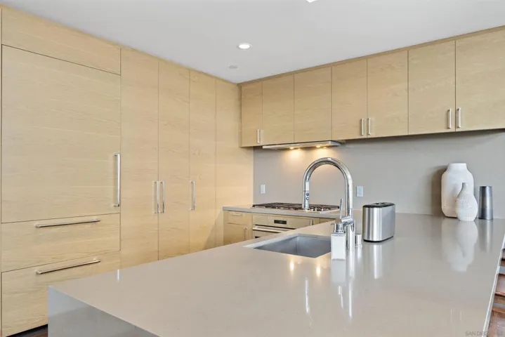 888 W E 1802, San Diego, California 92101