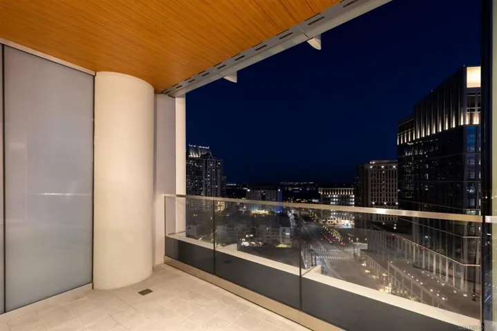 888 W E 1802, San Diego, California 92101