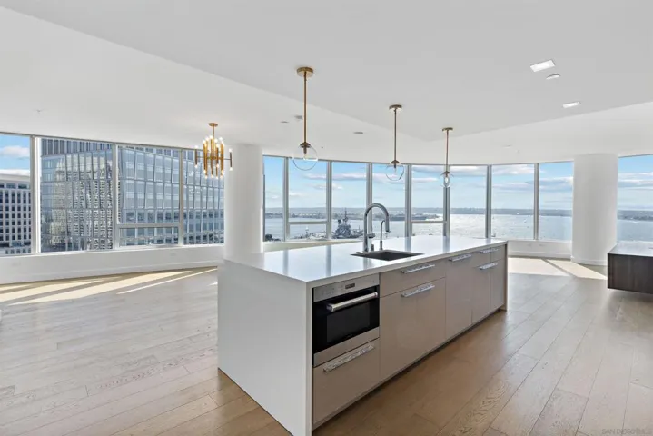 888 W E 1802, San Diego, California 92101