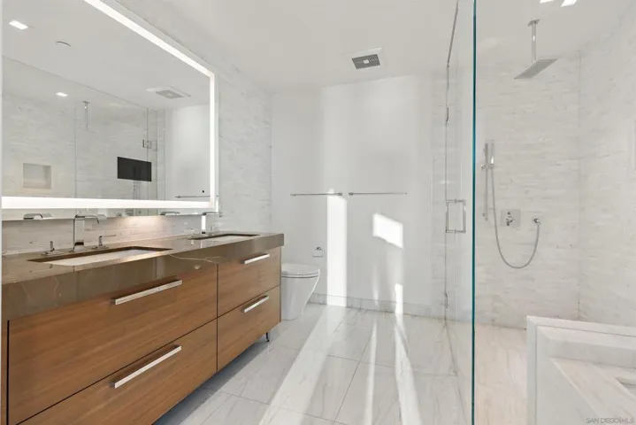 888 W E 1802, San Diego, California 92101