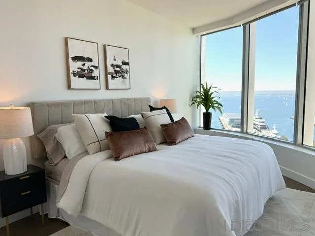 888 W E 1802, San Diego, California 92101