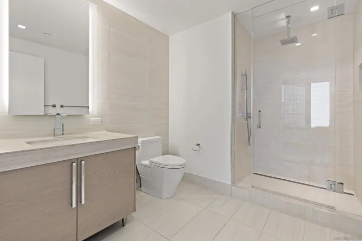 888 W E 1802, San Diego, California 92101
