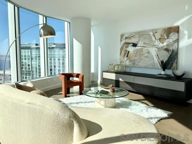 888 W E 1802, San Diego, California 92101